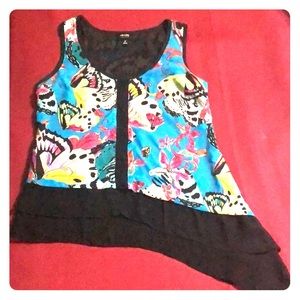 Butterfly printed asymmetric top
